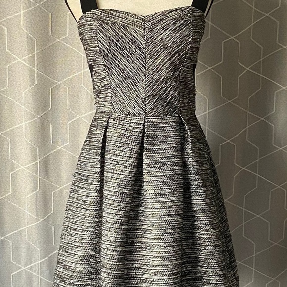 NWOT-FABLE-TWEED SWEETHEART FIT AND FLARE - Picture 2 of 12